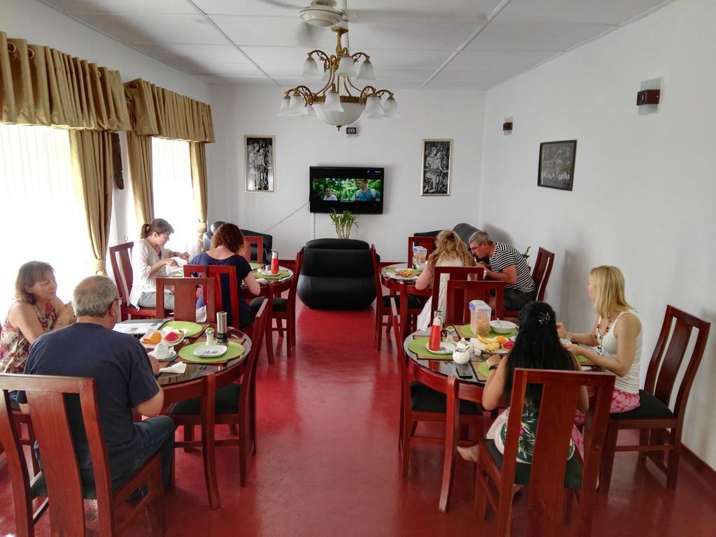 Anna Shanthi Villa Канди Экстерьер фото
